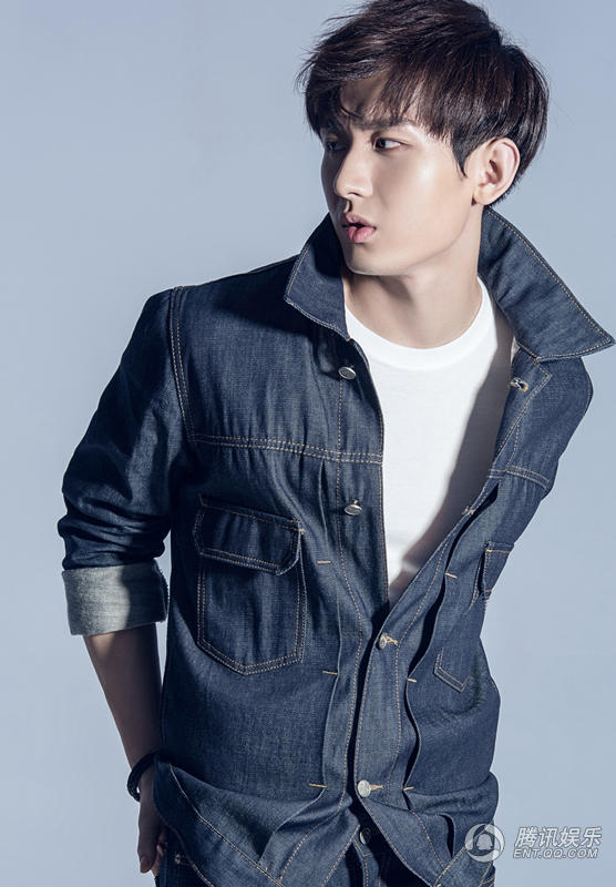 高清:成毅曝简约牛仔时尚大片 难掩健硕好身材