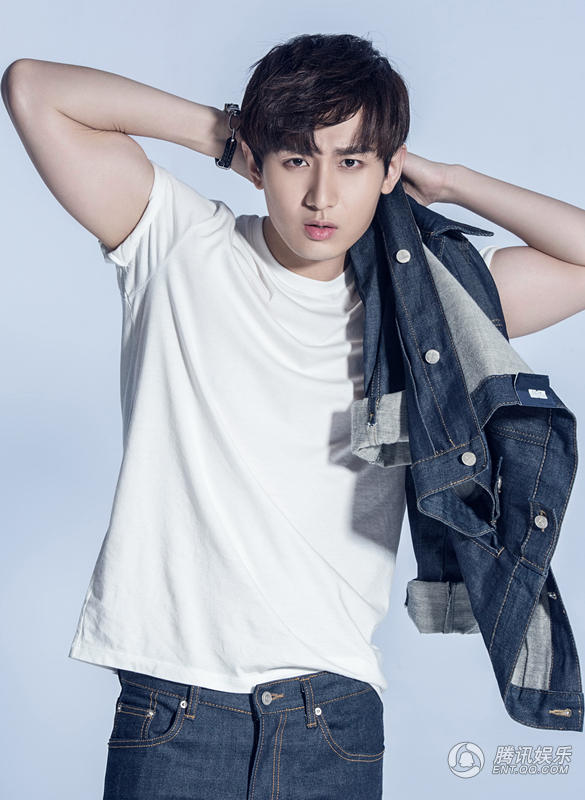 高清:成毅曝简约牛仔时尚大片 难掩健硕好身材