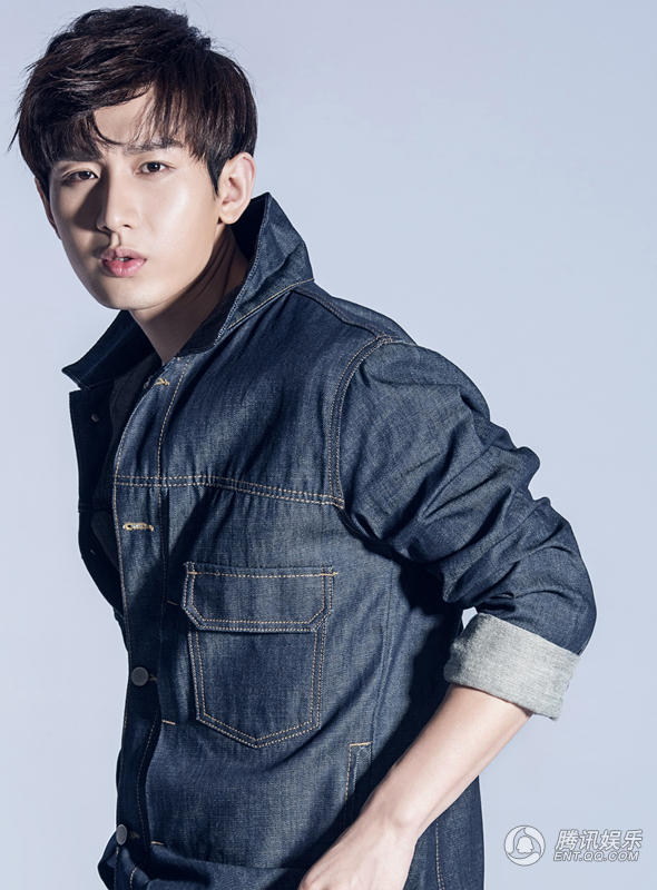 高清:成毅曝简约牛仔时尚大片 难掩健硕好身材