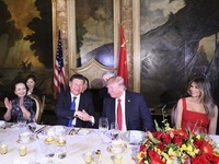 习近平和夫人彭丽媛出席美国总统特朗普和夫人梅拉尼娅举行的欢迎晚宴