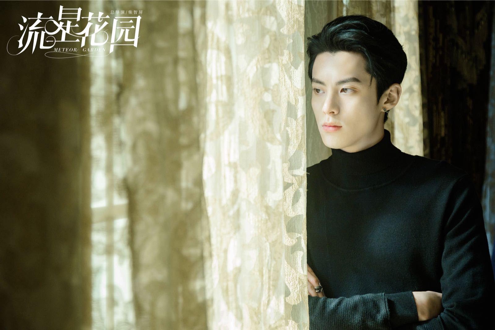 王鹤棣弹幕与网友互动 分手戏引观众泪目演技获赞