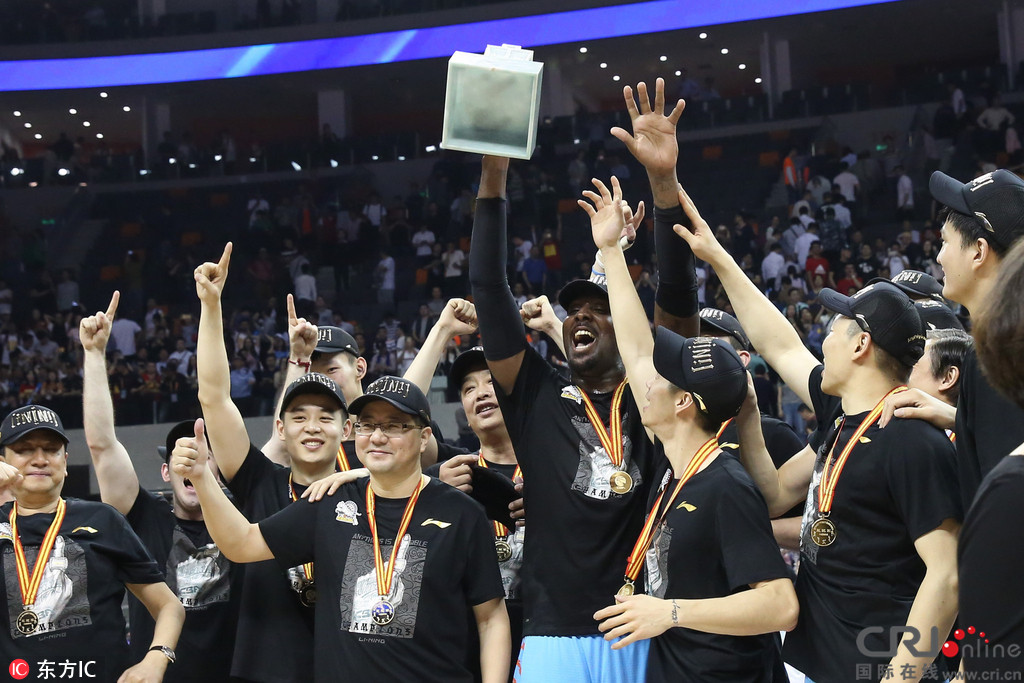 新疆队cba夺冠总冠军颁奖仪式现场