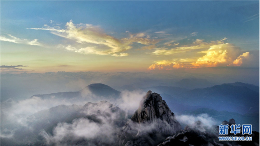 航拍：天柱一峰云霞断 疑是山中别有天