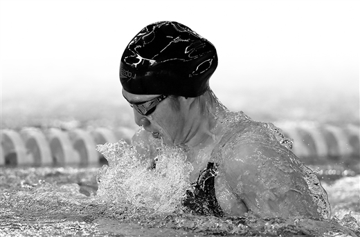 冯君阳喜摘女子50米蛙泳铜牌 广西泳将时隔16年重登亚运领奖台
