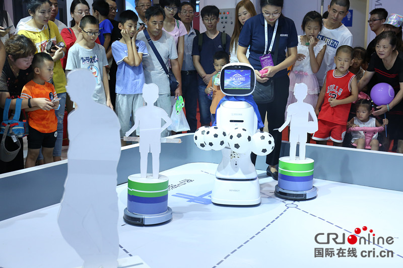 科沃斯商用機器人高倩：人工智能助力機器人服務人類未來