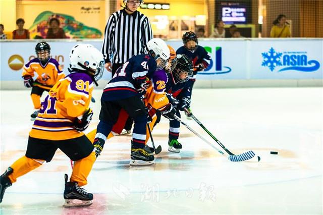 国际青少年冰球公开赛武汉站开赛