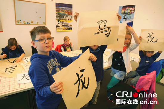 柏林小学生在中国文化中心体验中国文化 柏林小学生在中国文化中心体验中国文化