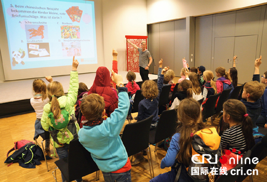 柏林小学生在中国文化中心体验中国文化 柏林小学生在中国文化中心体验中国文化