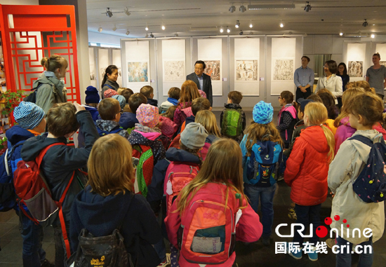 柏林小学生在中国文化中心体验中国文化 柏林小学生在中国文化中心体验中国文化