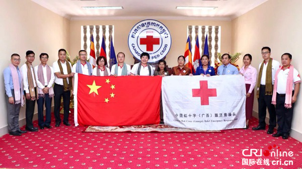 【唐已審】【供稿】廣西紅十字會向柬埔寨紅十字會捐贈2萬頂防蚊帳篷