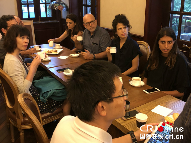 圖片默認標題_fororder_以色列主流媒體負責人代表團在白馬咖啡廳品嘗咖啡並交流。