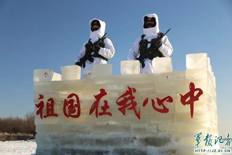 他们,在哨位上迎来祖国清晨的第一缕阳光