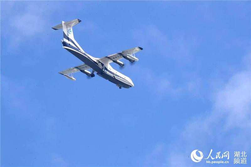 國産大型水陸兩棲飛機“鯤龍”AG600成功轉場至湖北