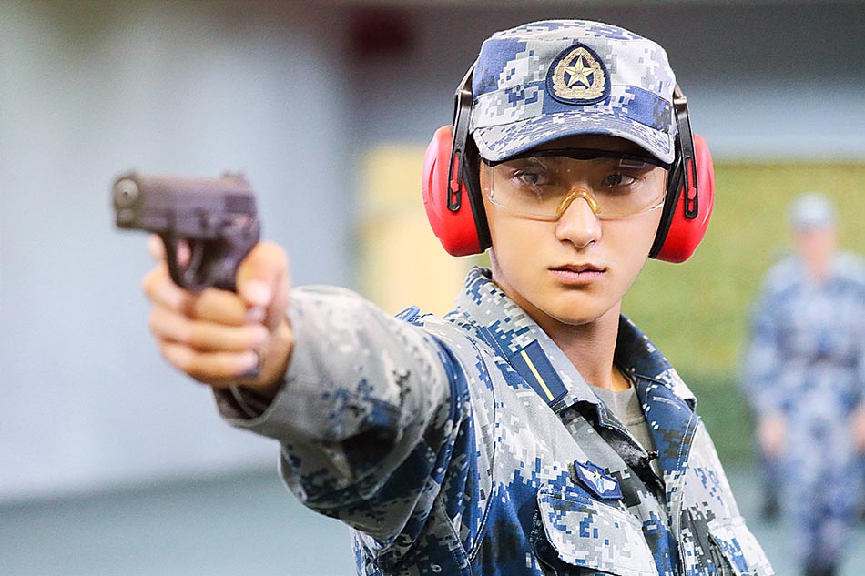 兵王再上线黄子韬枪枪十环帅气满分