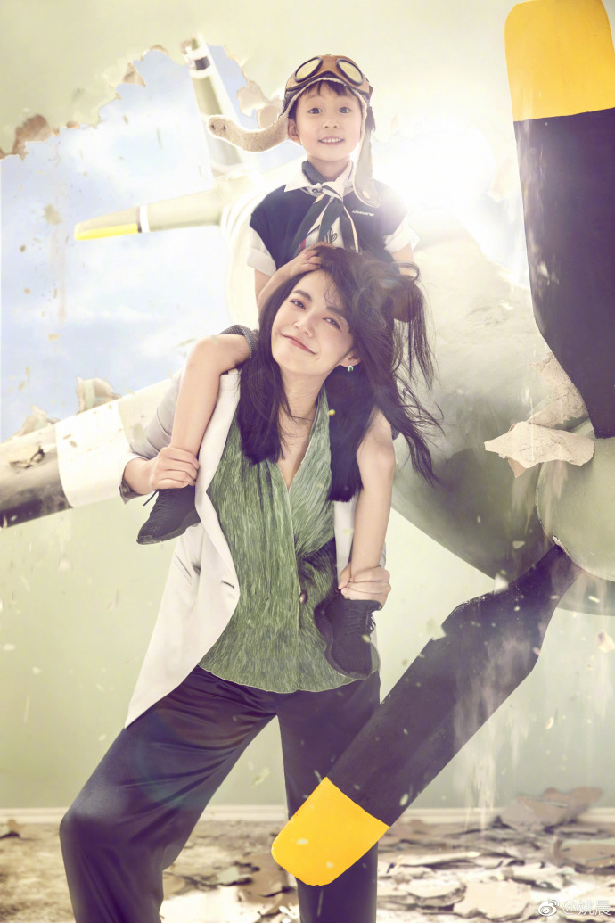 姚晨帶兒子登雜誌封面 網友:小土豆表情包上線