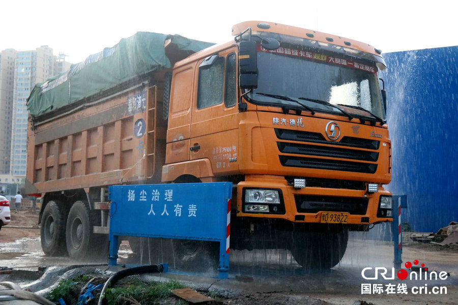 河南魯山控塵有了新招數:渣土車先