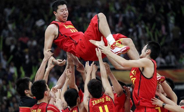 中国篮球天才15岁身高超2米 留洋欧洲未来或进国家队