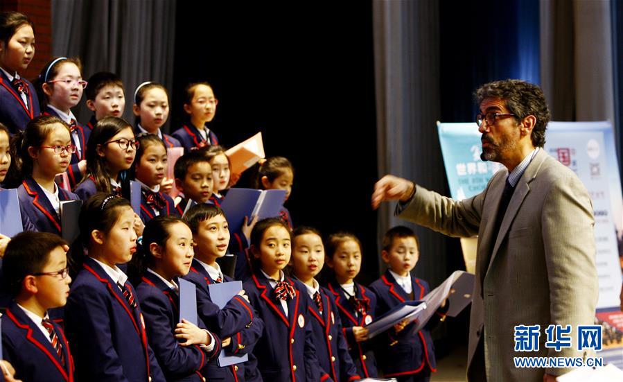 【文化旅游滚图】美国男童合唱团指挥鲁伊斯到访上海