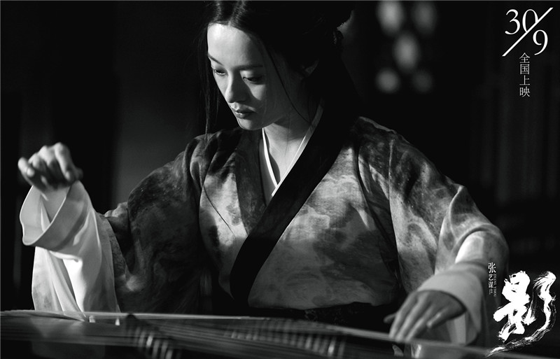 孙俪弹奏(剧照摄影 白小妍)