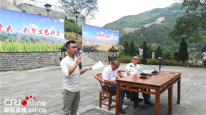 荊楚紅色文藝輕騎兵走進屈原故里 劉醒龍與農民詩人話風騷