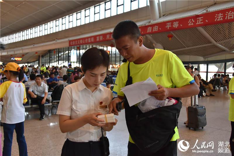 （文末有封面图）【大武汉新旅游—出行图篇】【乐活武汉】武汉高铁站服务中小学生夏令营团队