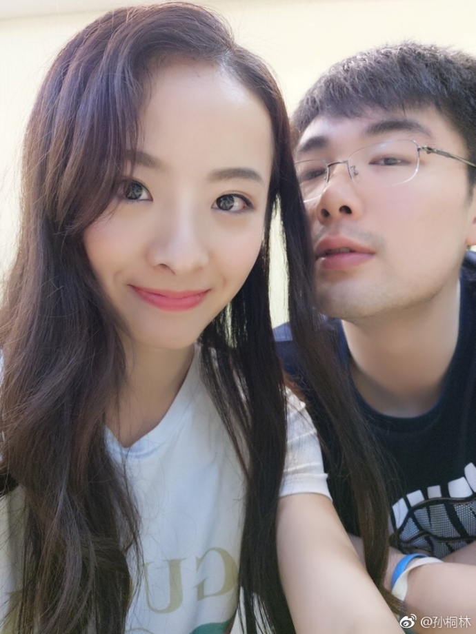 孙桐林女友超美私房照 清纯可人