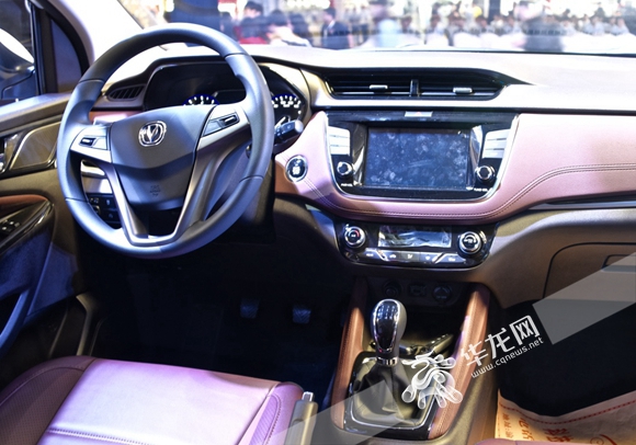 【房産汽車圖文２】長安首款MPV淩軒在重慶兩江基地新工廠下線