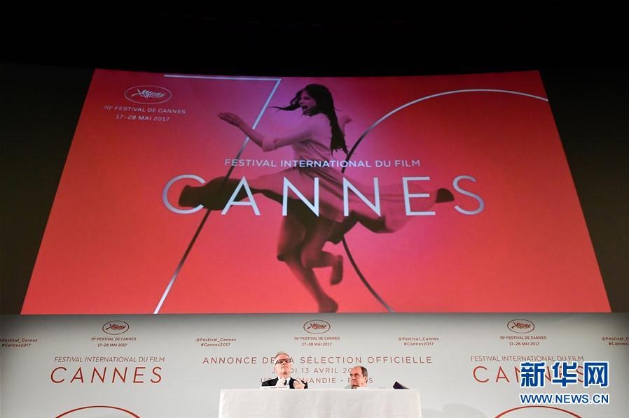 4月13日，在法国巴黎，戛纳电影节艺术总监蒂埃里·弗雷莫（左）与戛纳电影节主席皮埃尔·莱斯屈尔出席新闻发布会。 新华社记者 陈益宸 摄