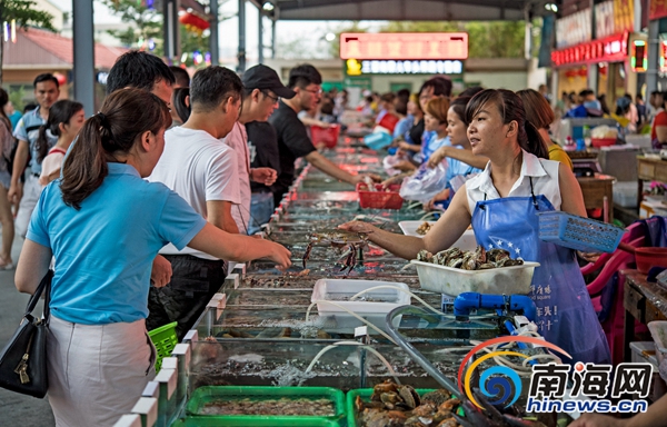 【食品农业】【即时快讯】价格标得很清楚 在三亚吃海鲜不用担心被宰