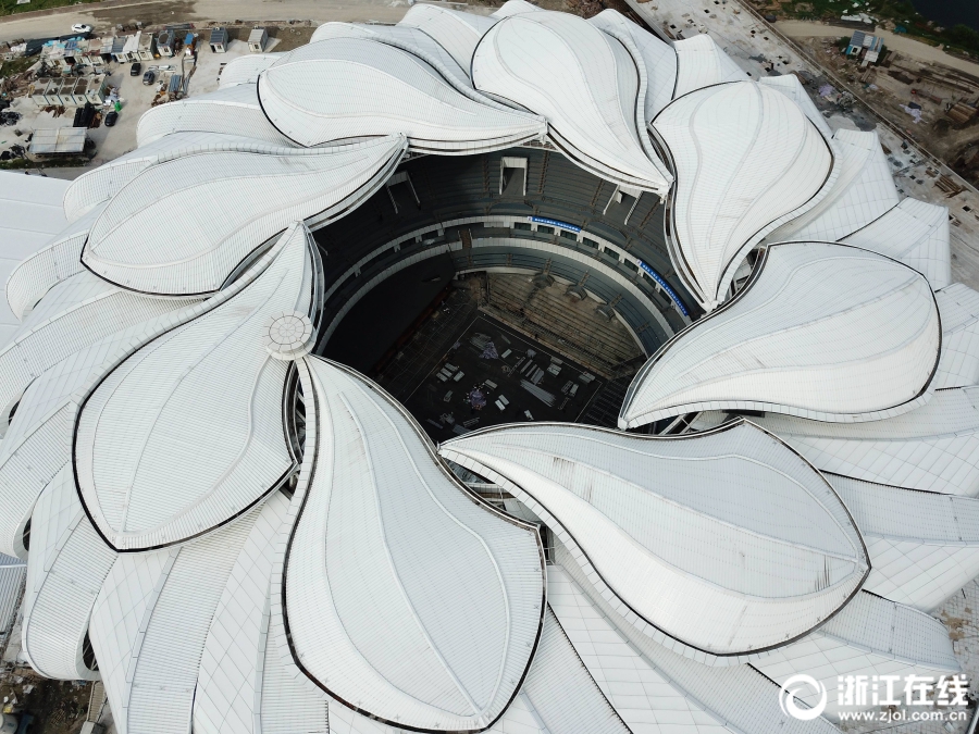 杭州：奥体“小莲花”即将绽放