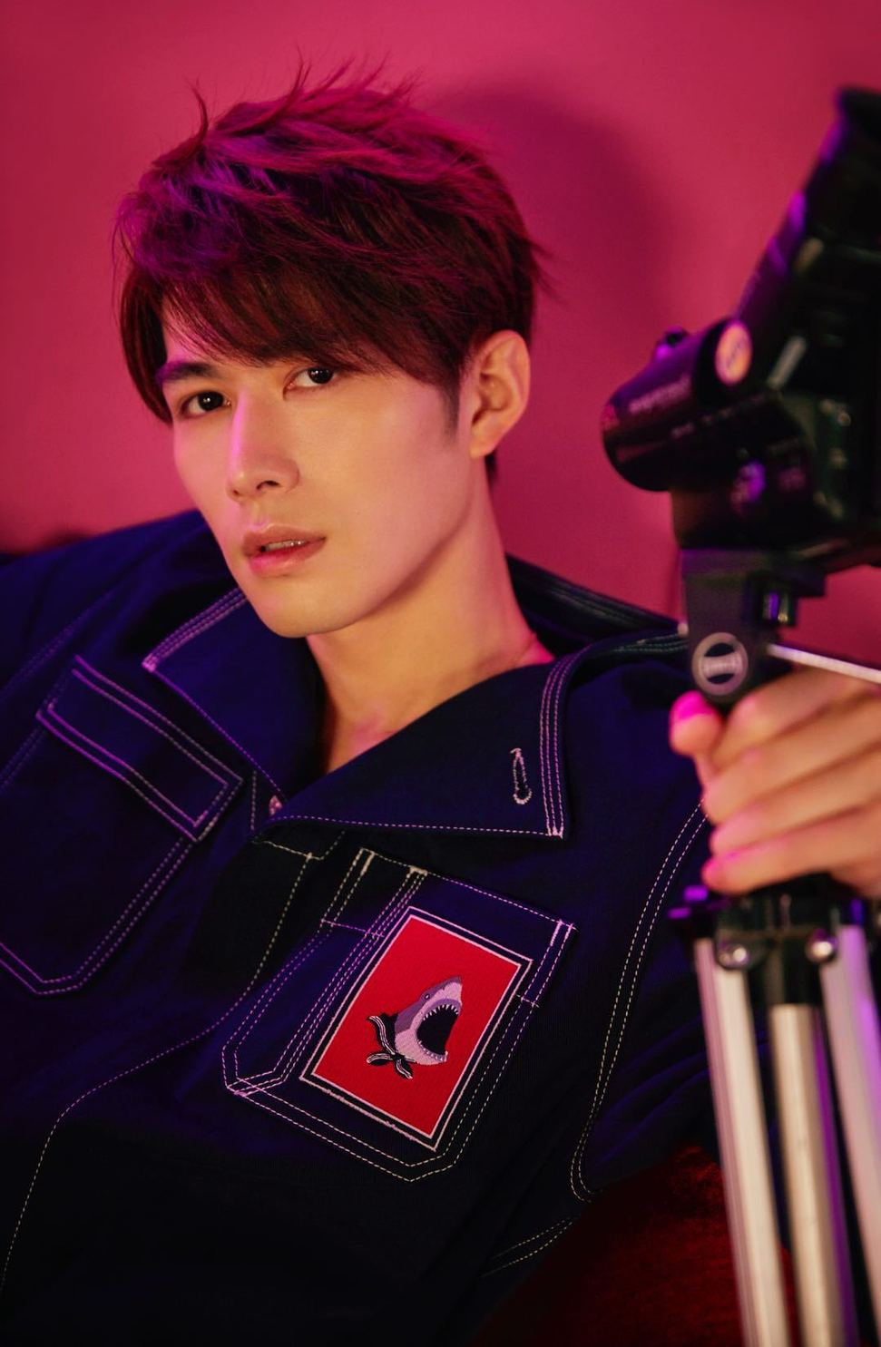 陈学冬最新杂志大片 化身街头少年酷劲十足