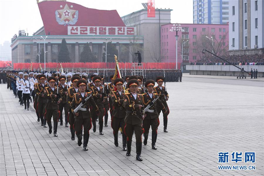 朝鲜举行阅兵式(组图)