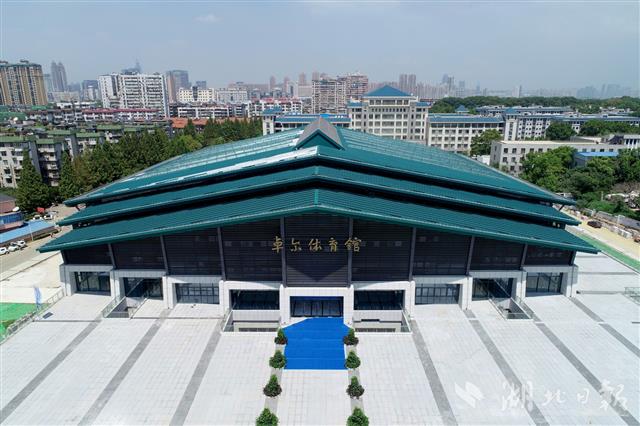 武汉大学卓尔体育馆建筑面积372万平方米,占地相当于2