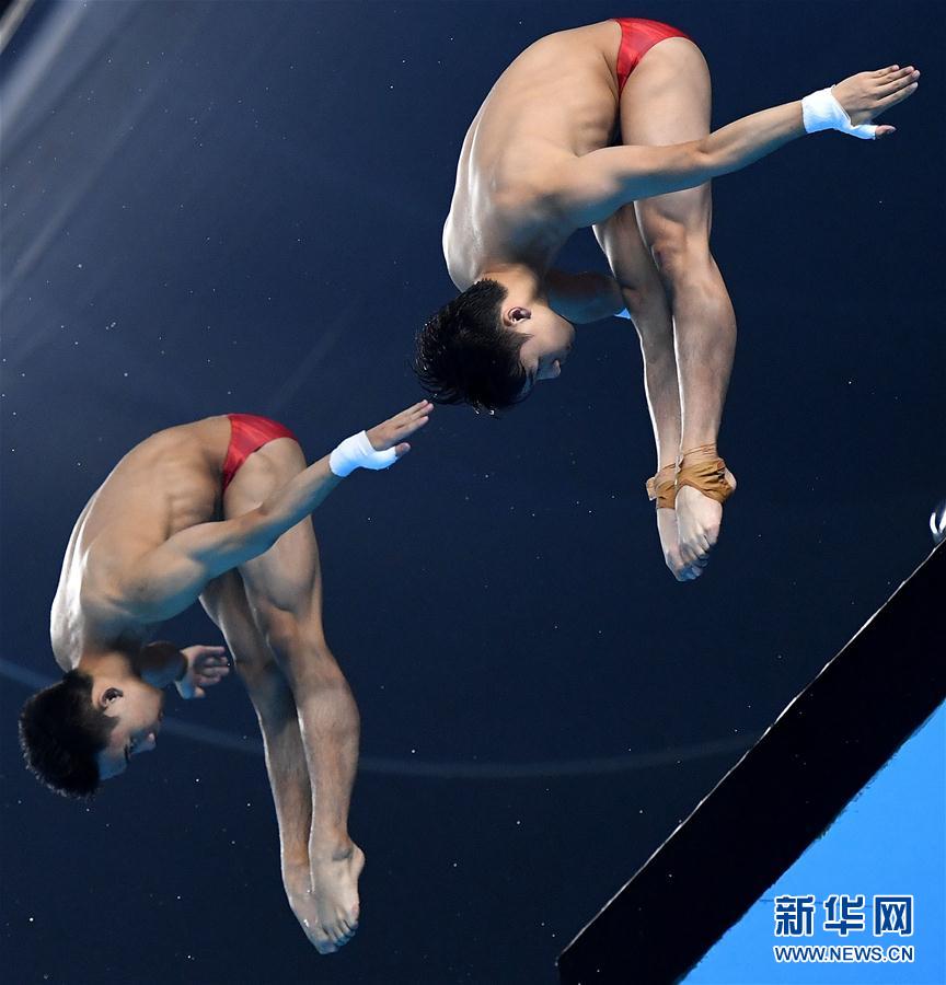 跳水男子双人10米跳台：中国选手陈艾森/杨昊夺冠