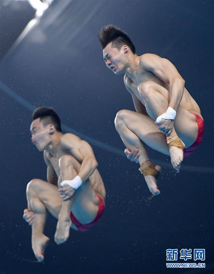 跳水男子双人10米跳台：中国选手陈艾森/杨昊夺冠