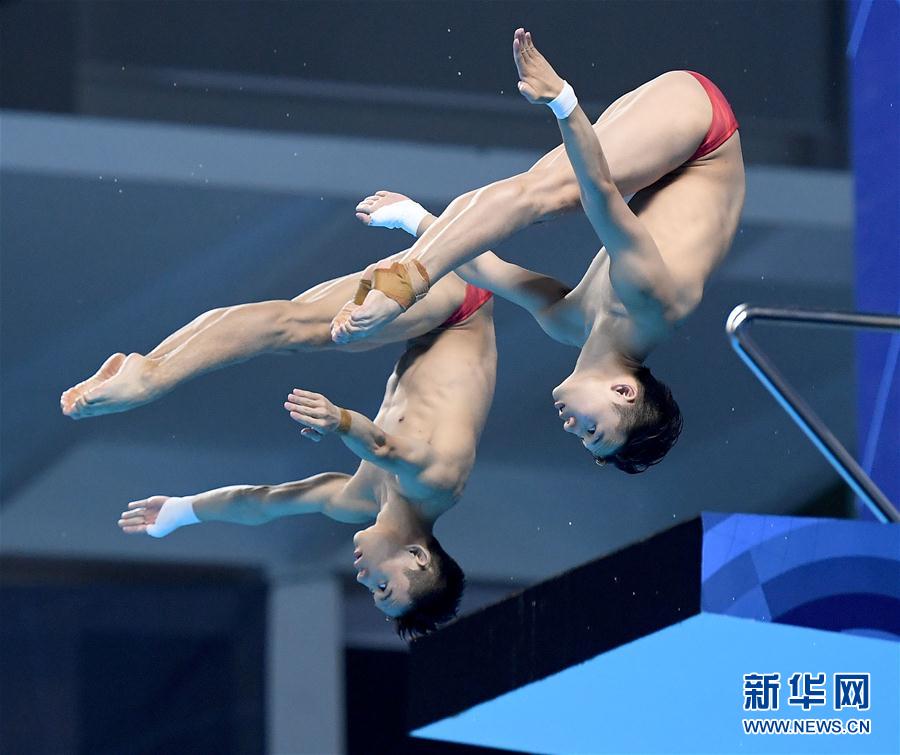 跳水男子双人10米跳台：中国选手陈艾森/杨昊夺冠