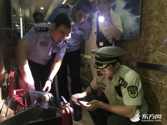 上海警方再次开展集中打击整治行动 一夜间查破各类案件420余起