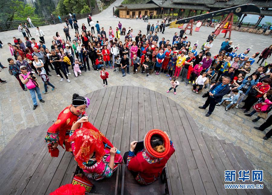 重庆武隆：奇山秀水闯天下