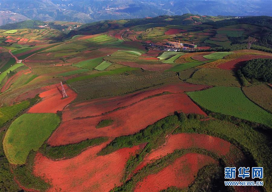 云南：飞越东川红土地