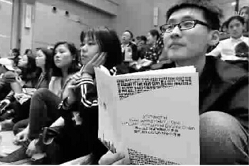 上海国际辩论公开赛举行 172支队伍申城“唇枪舌剑”