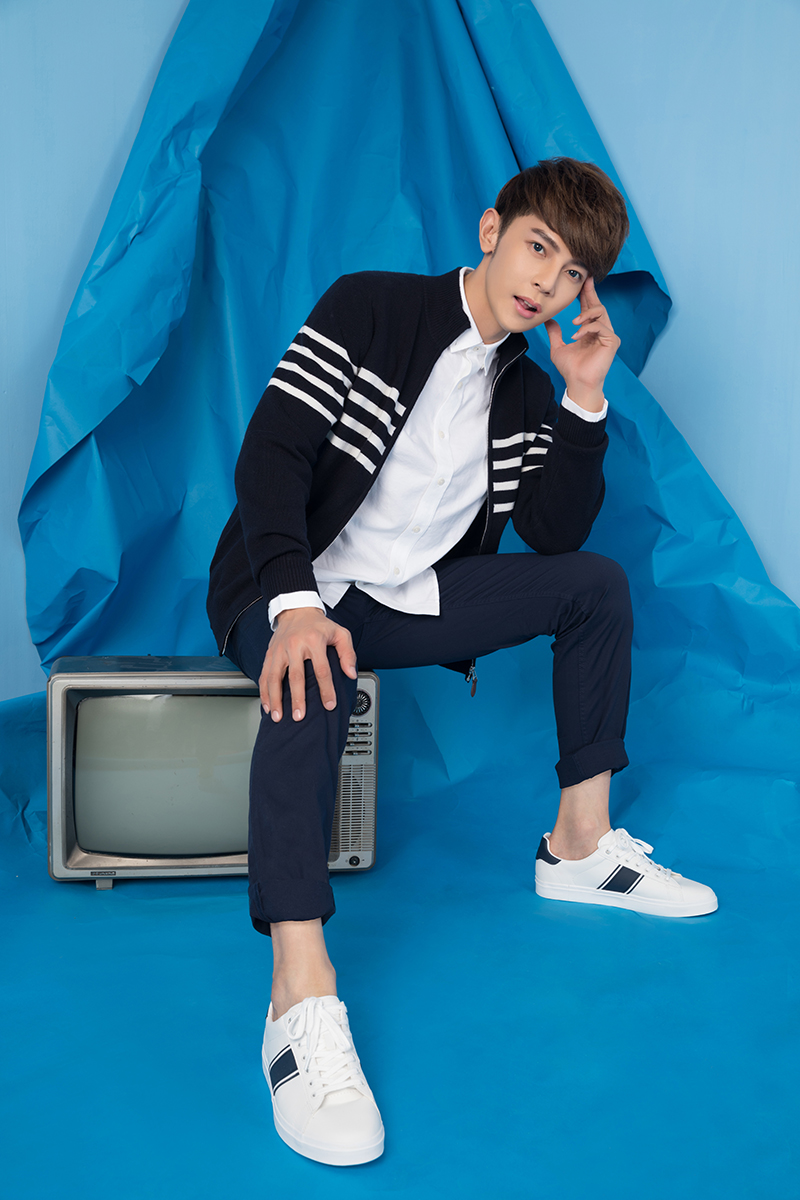 汪东城初秋写真曝光 风衣造型温暖治愈