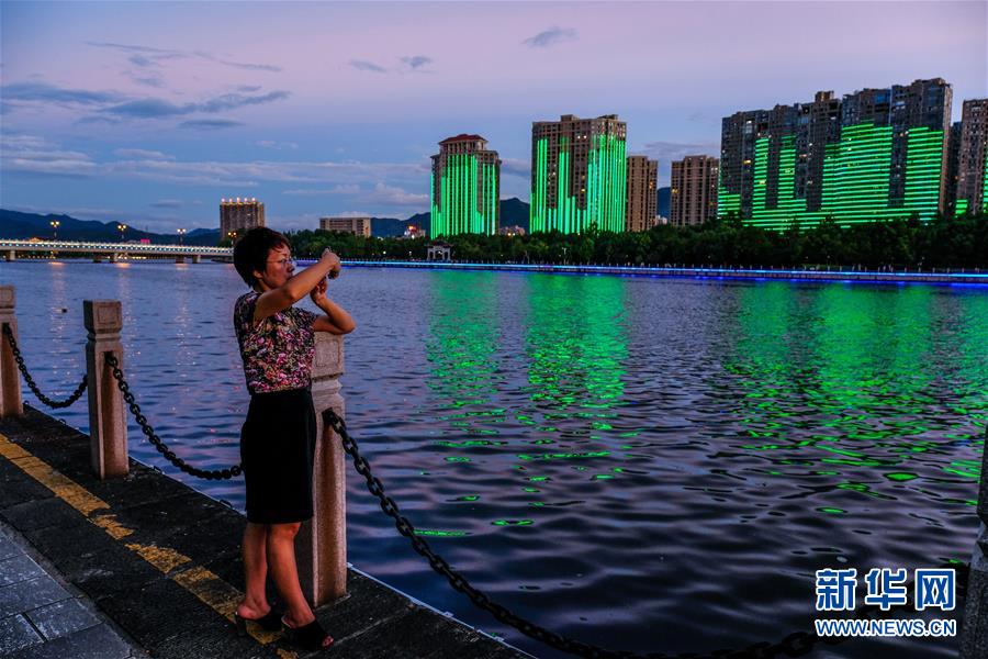 浙江东阳：扮靓城市夜景 打造城市新景观