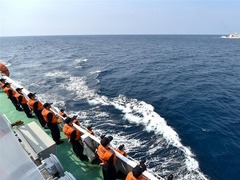 中越海警举行2017年首次北部湾共同渔区海上联合检查