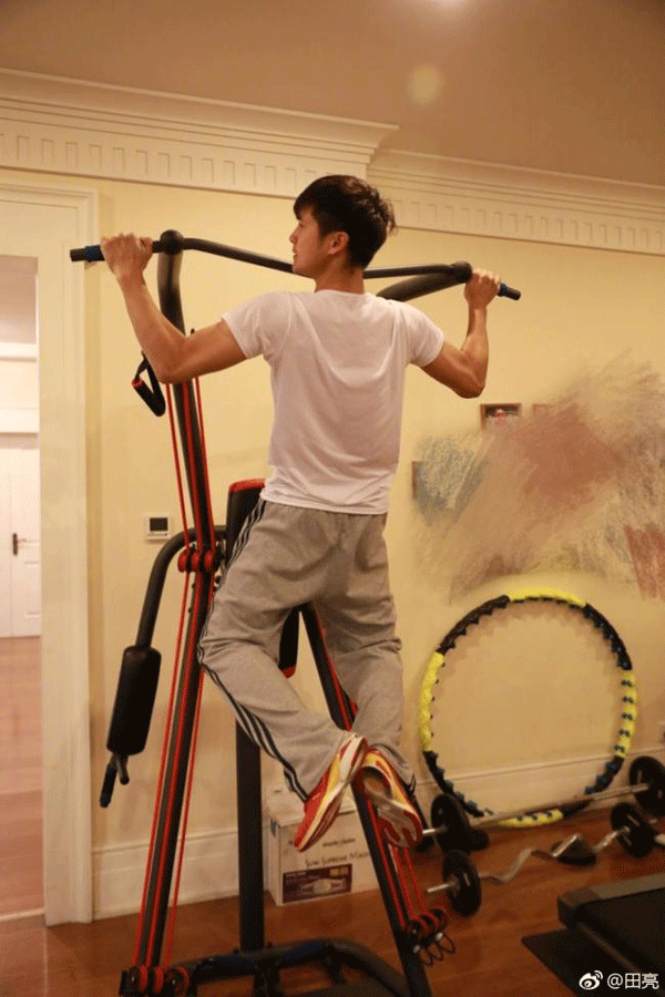 田亮晒跑步健身照挥汗如雨网友你瘦骨嶙峋
