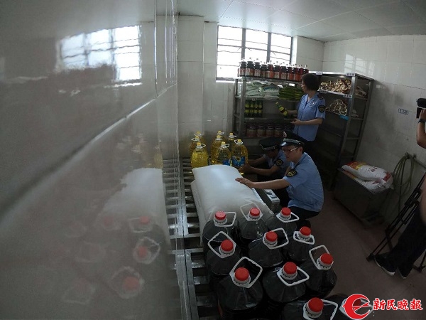 上海市食药监局开展中小学校集体用餐监督检查
