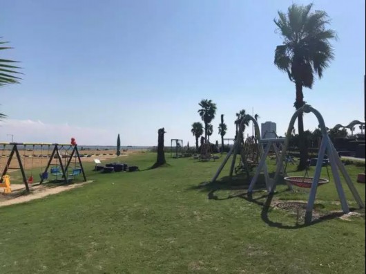 金山城市沙灘恢復開園 "財神爺"沙雕沒吹跑