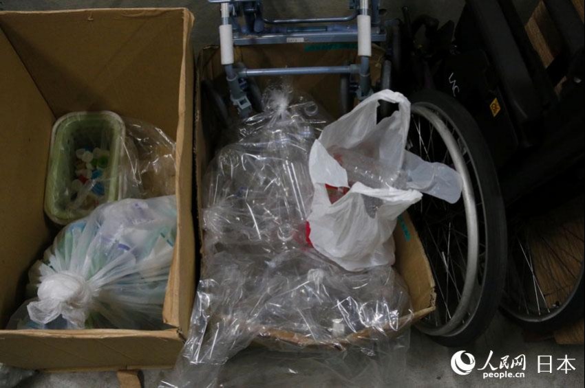 塑料瓶的瓶盖和标签要分开