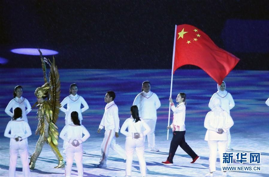 这是中国代表团在闭幕式上入场。 新华社记者兰红光摄
