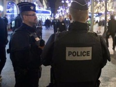 巴黎枪击案嫌疑人有案底 警方搜捕其他嫌犯
