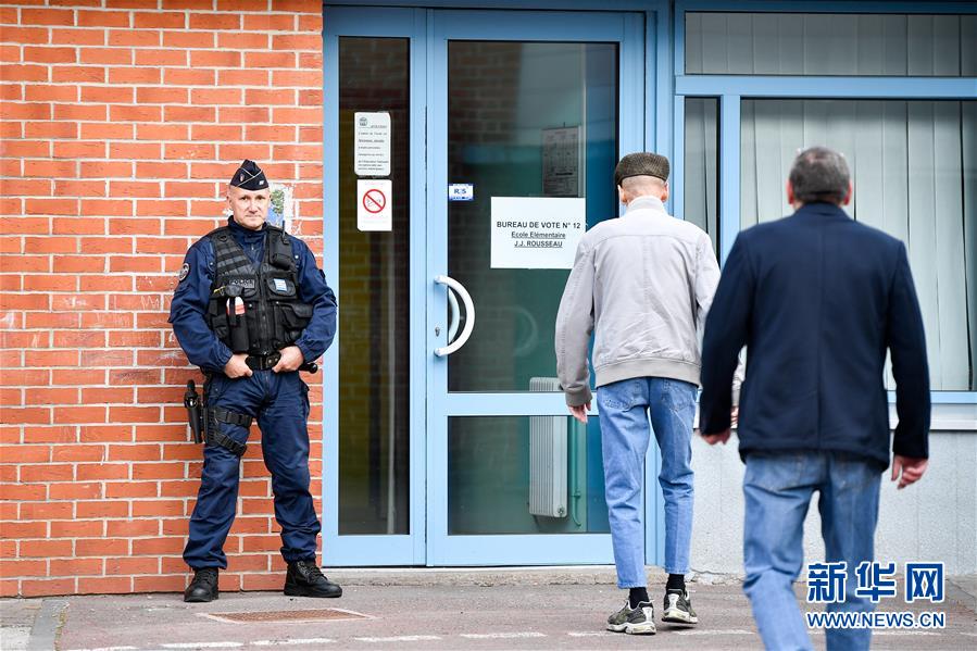 法国大选第一轮投票开始
